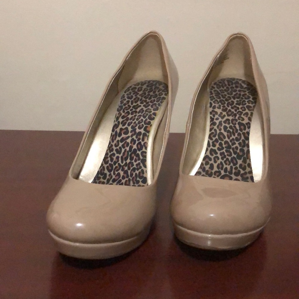 Pumps - Picture 2 of 3